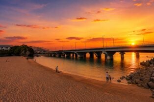 沖縄ワイン会　波の上ビーチ夕陽